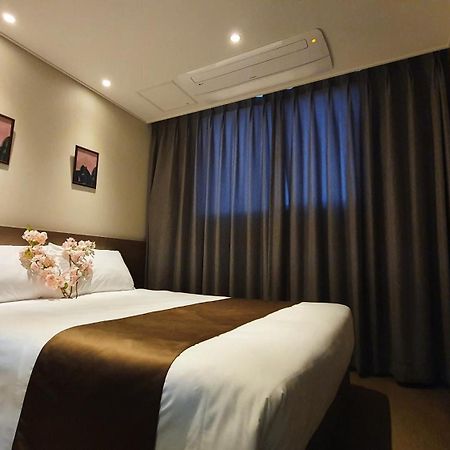 Grandmillions Hotel Сеогвипо Екстериор снимка