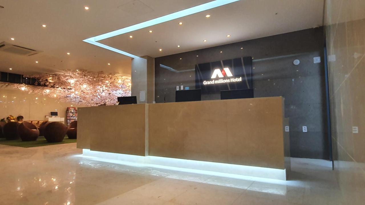 Grandmillions Hotel Сеогвипо Екстериор снимка