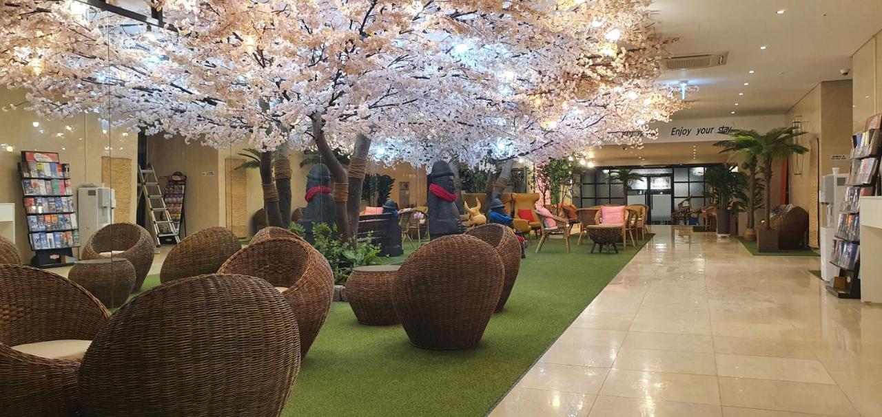 Grandmillions Hotel Сеогвипо Екстериор снимка