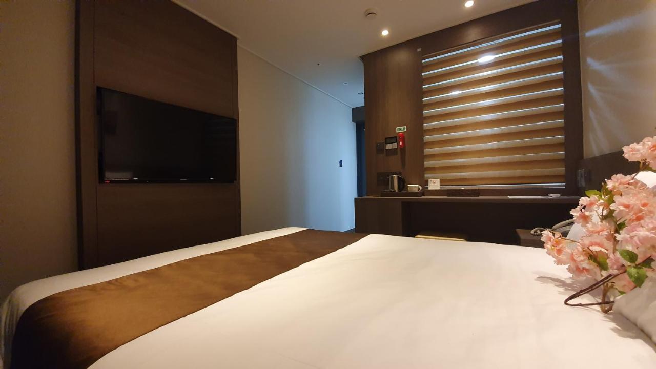 Grandmillions Hotel Сеогвипо Екстериор снимка