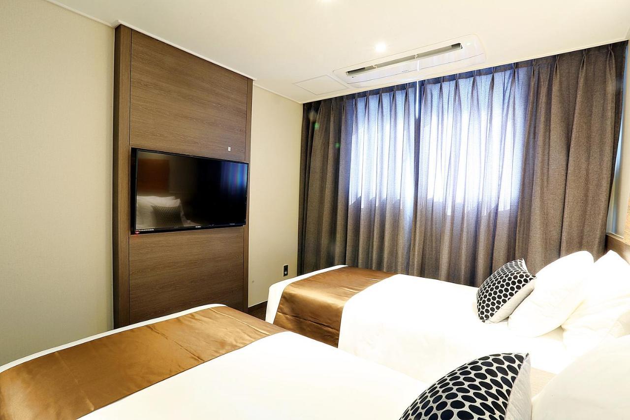 Grandmillions Hotel Сеогвипо Екстериор снимка